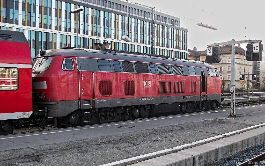 218 356 durfte am 24.11.12 eine RB nach Mühldorf bespannen. Sie war die letzte aktive Lok der dritten Bauserie im Doppelstockeinsatz im Mühldorfer Netz. Aufgenommen in München Hbf.