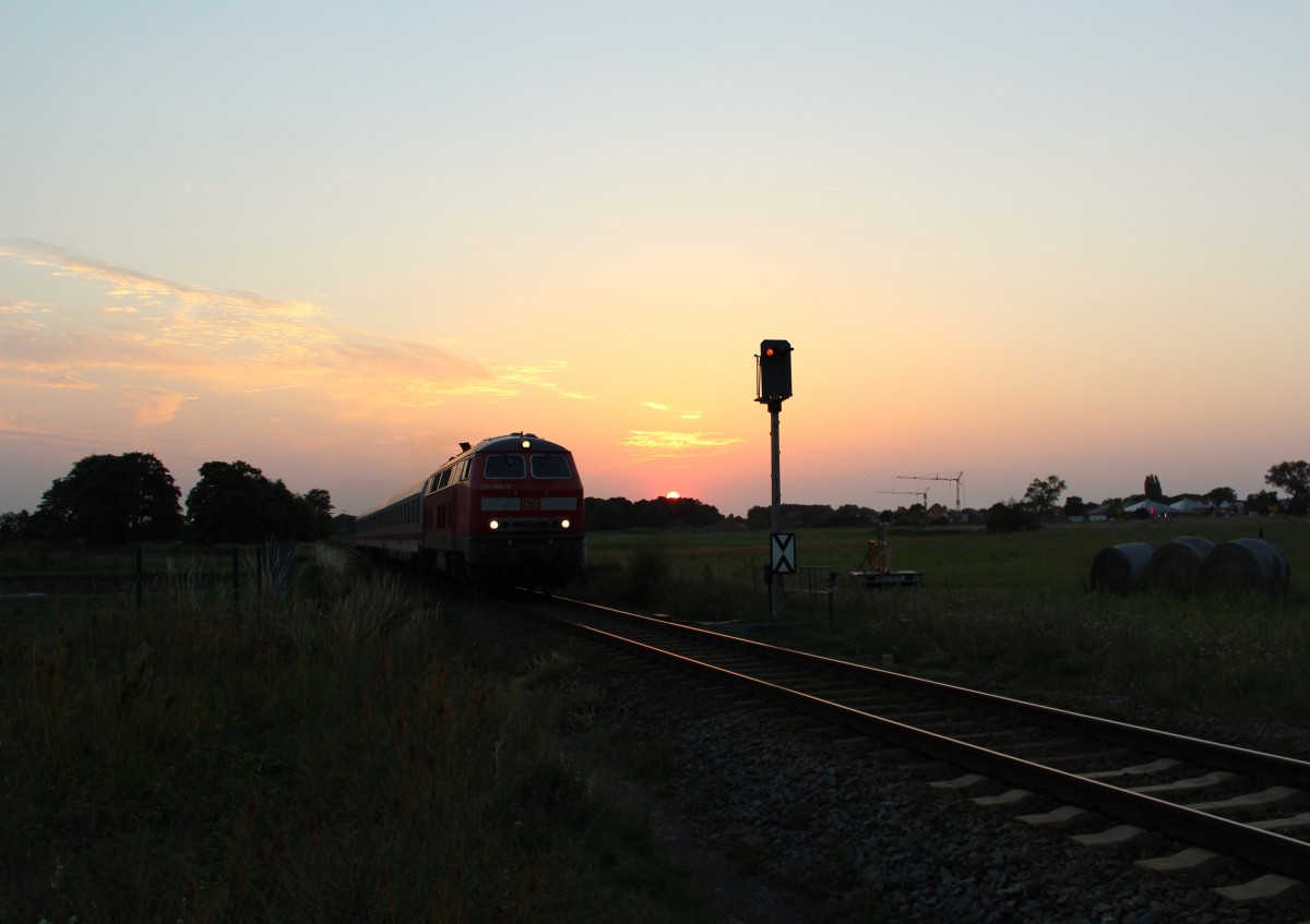 218 366-3 zu sehen am 14.08.15 mit dem IC 2426 (UBB329495) bei Kölpinsee.