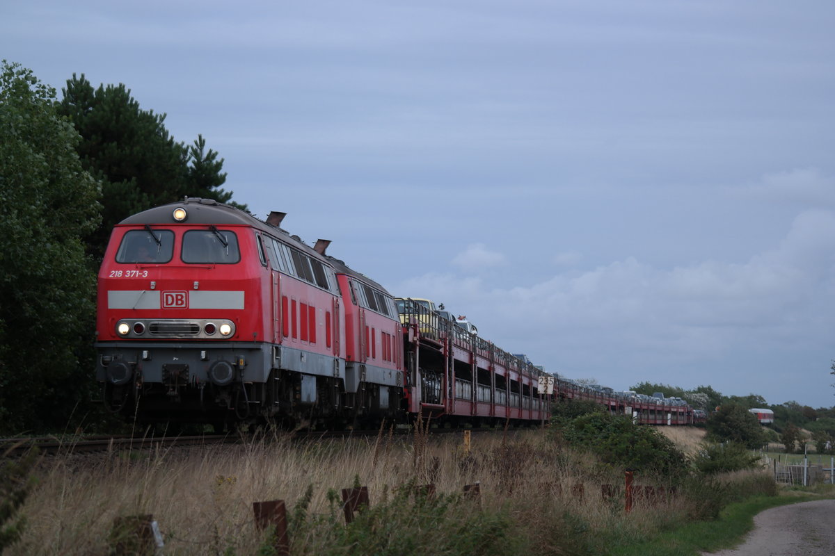 218 371+218 xxx mit einem SyltShuttle in Tinnum. Aufgenommen am 16.08.2018