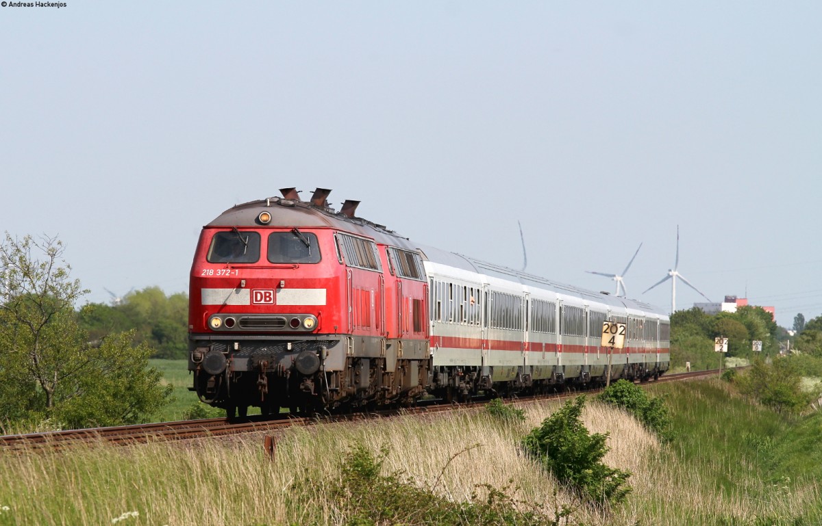 218 372-1 und 218 322-6 mit dem IC 2310 (Frankfurt(Main)Hbf-Westerland(Sylt)) bei Niebüll 5.6.15