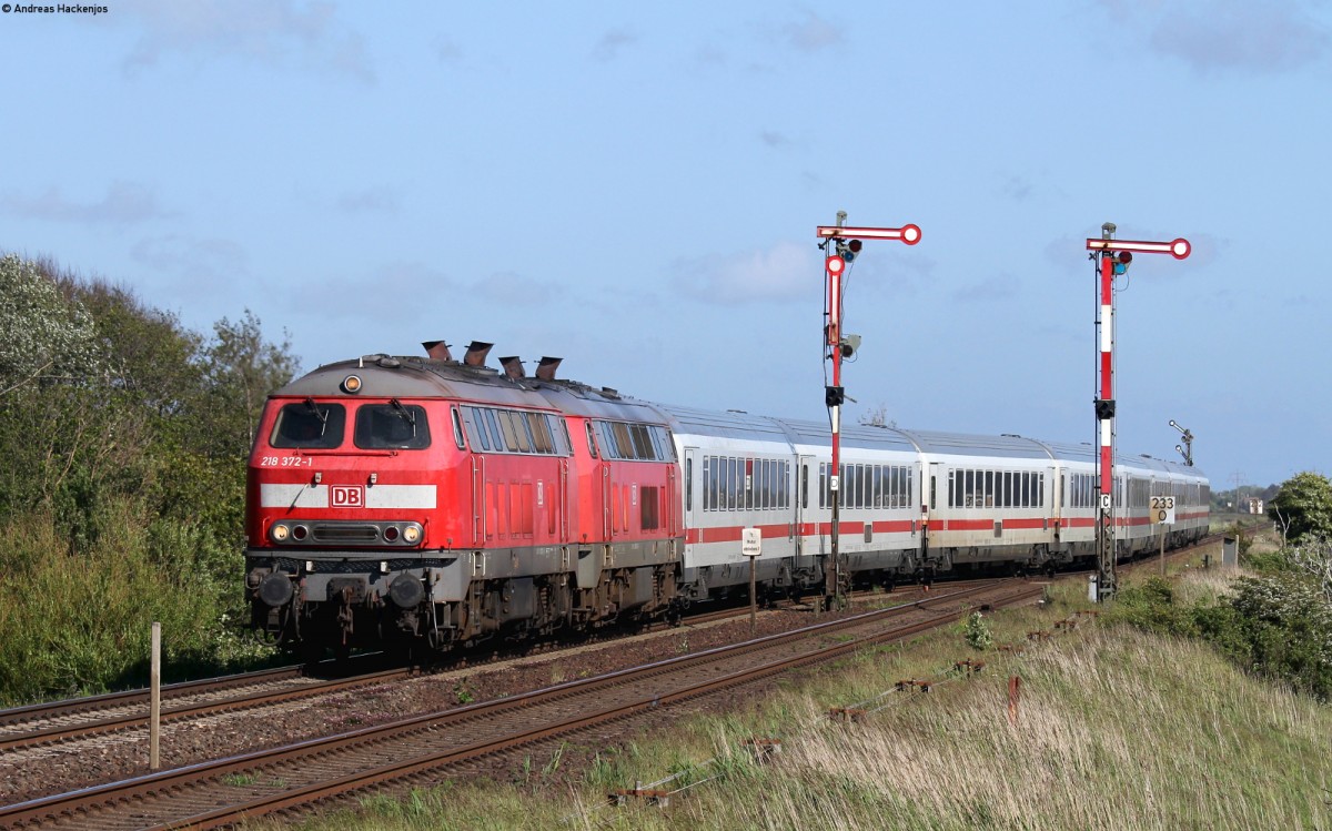 218 372-1 und 218 322-6 mit dem IC 2310 (Frankfurt(Main)Hbf-Westerland(Sylt)) bei Keitum 6.6.15