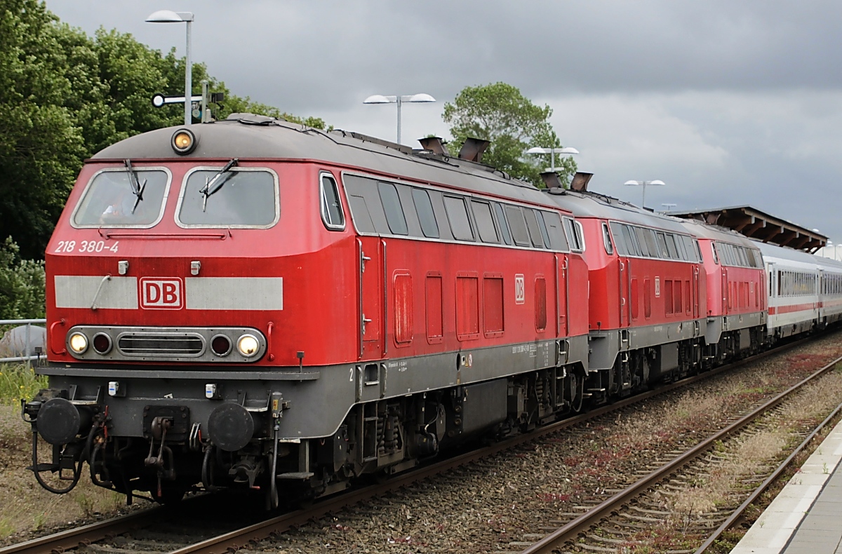 218 380-4 + 218 ... + 218 307-7 sind am 05.07.2019 mit dem IC 2310 in Niebüll eingetroffen