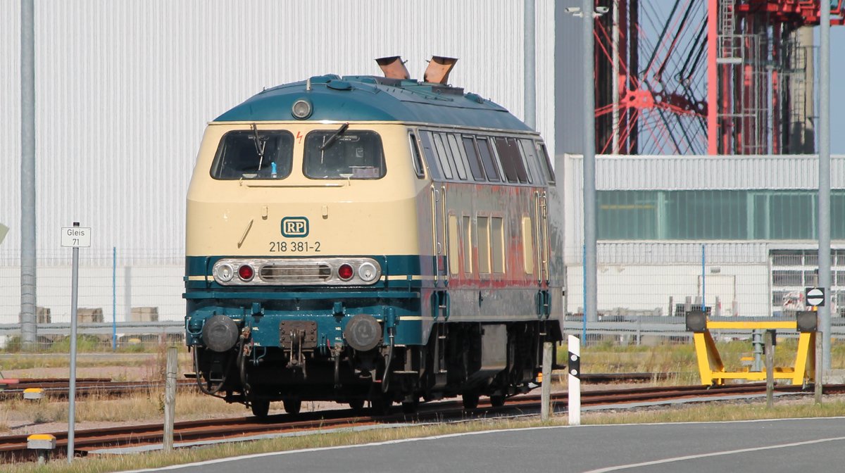 218 381-2 der Railsystems RP abgestellt auf Gleis 71 des Jade Weser Port`s und wartet auf neue Aufgaben. WHV 02.08.2020