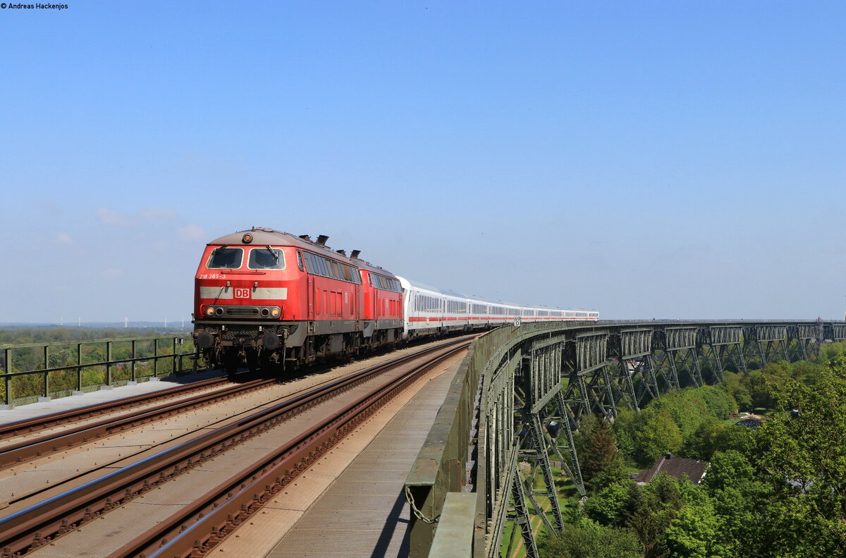 218 385-3 und 218 833-2 mit dem IC 2310 (Frankfurt(Main)Hbf-Westerland(Sylt)) auf Hochdorner Hochbrücke 30.5.21