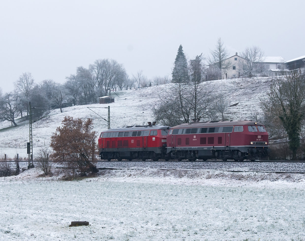 218 387 und 218 443 als Tfzf 70780 Aschaffenburg Hbf - Ulm Hbf.(Reichenbach/Fils 18.2.2018).