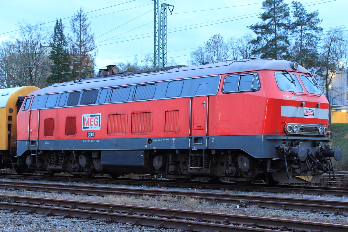 218 390-3 MEG 304 in Coburg am 11.02.2016.