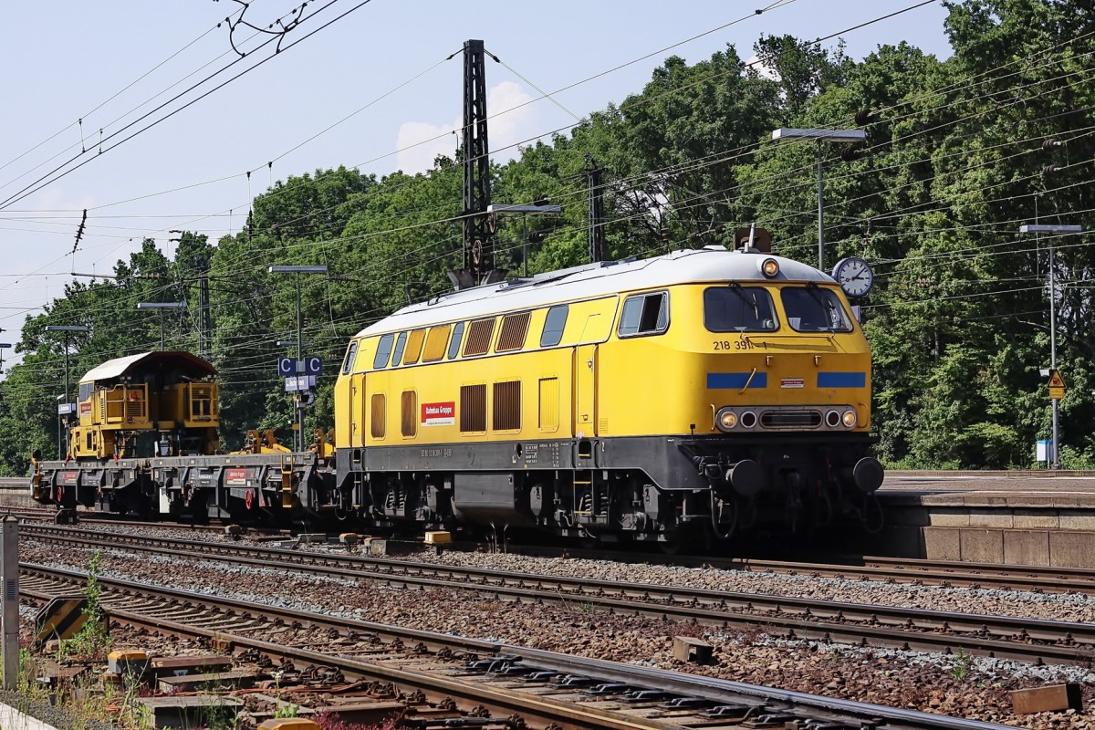 218 391-1 Bahnbau Gruppe mit ihrem Arbeitszug - Bahnhof Mainz-Bischofsheim - 12.06.2015