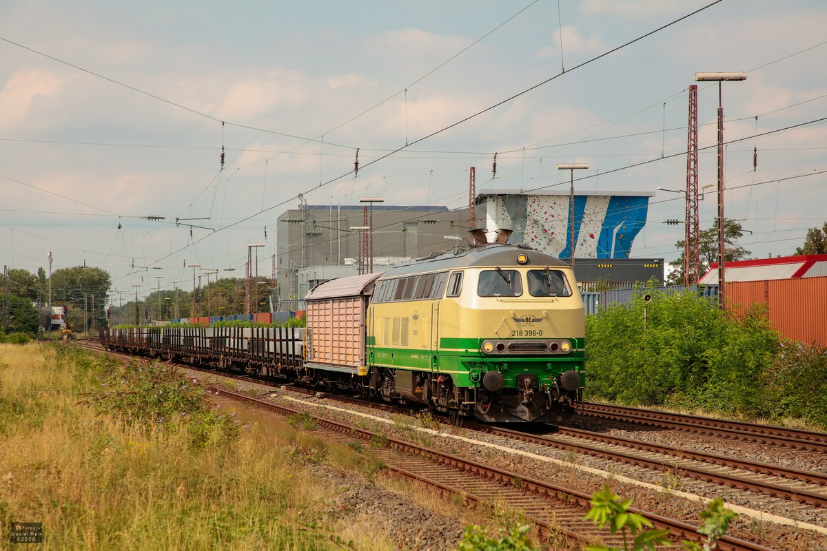 218 396-0 BEG mit Aluzug in Hilden, August 2020.