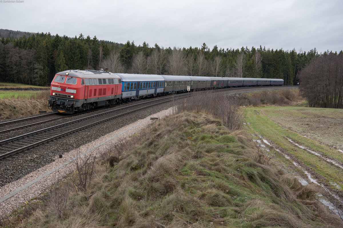 218 399 mit dem Eishockey Sonderzug von Hof Hbf nach Rosenheim bei Wiesau, 05.01.2018