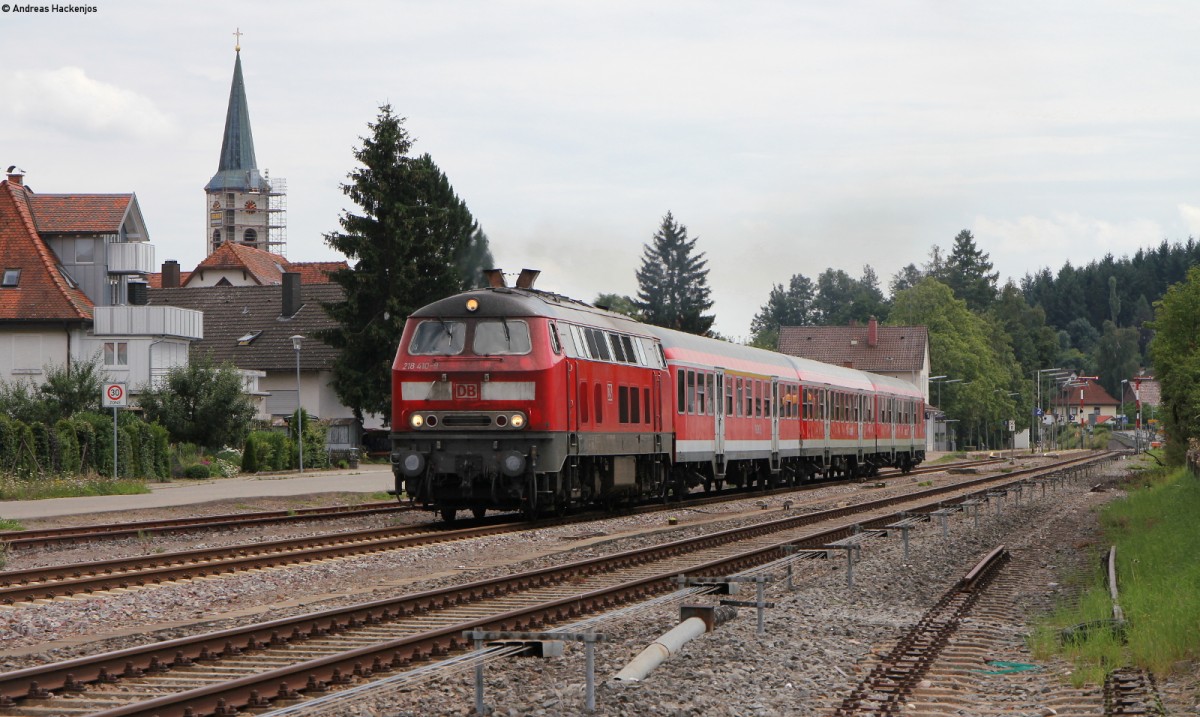 218 40-9 mit dem RE 22311 (Rottweil-Neustadt(Schwarzw)) in Löffingen 2.8.14