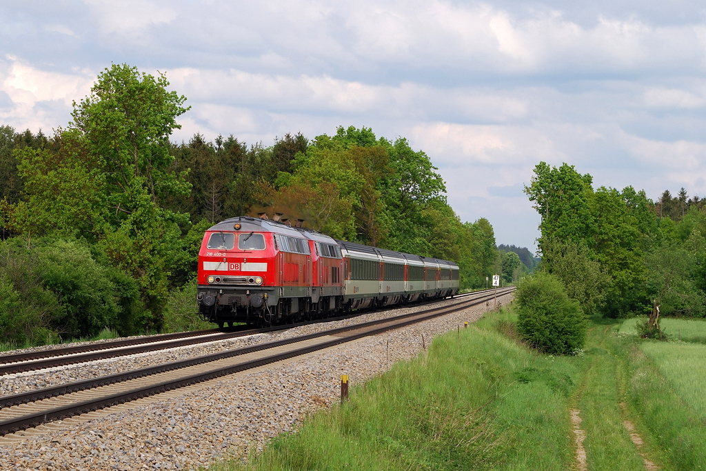 218 400 und 402 mit EC 192 bei Schwabhausen (23.05.2013)