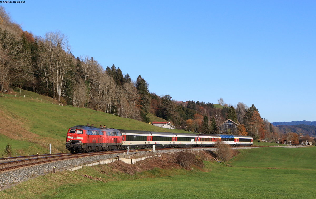 218 401-8 und 218 422-4 mit dem EC 194 (München Hbf-Zürich HB) bei Wiedemannsdorf 7.11.20