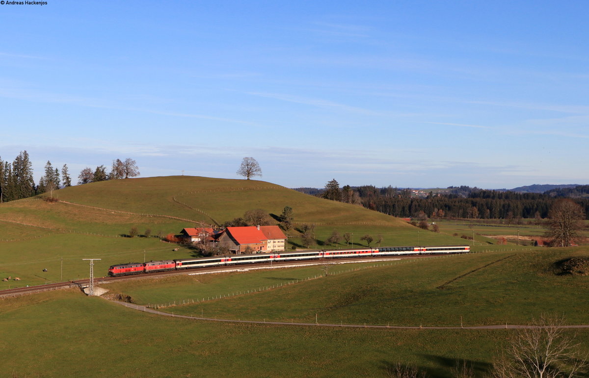 218 401-8 und 218 422-4 mit dem EC 196 (München Hbf-Zürich HB) bei Heimhofen 14.11.20