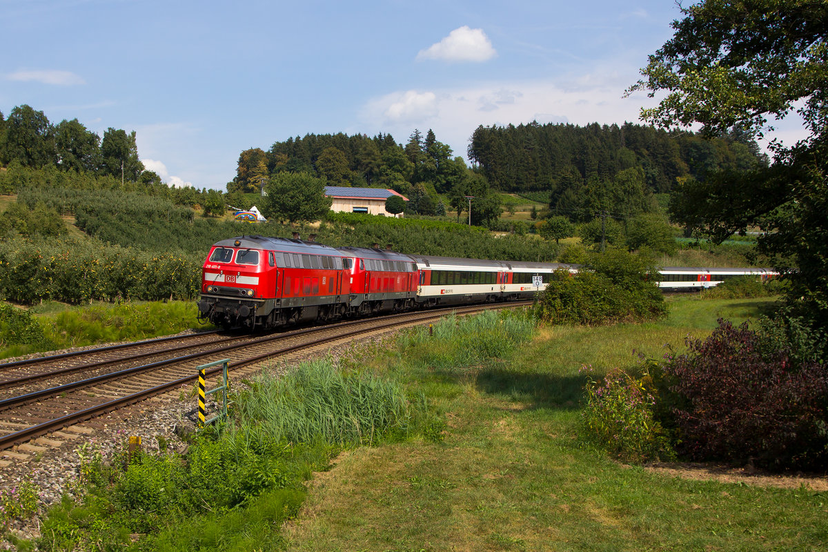 218 401-8 mit dem EuroCity aus dem Allgäu kommend Richtung Lindau. 23.8.18