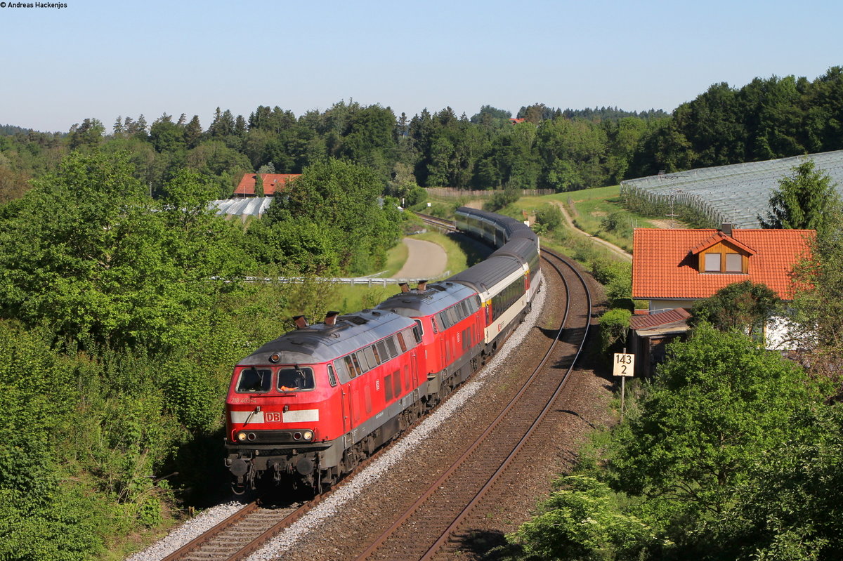 218 403-4 und 218 401-8 mit dem EC 191 (Basel SBB-München Hbf) bei Höhenreute 27.5.17