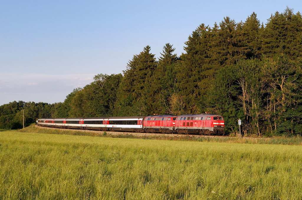 218 404 und 444 mit EC 190 bei Wideregg (04.08.2013)
