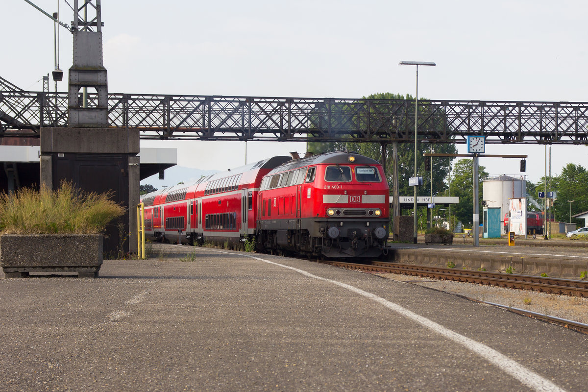 218 409-1 verlässt Lindau mit dem IRE nach Friedrichshafen. 17.6.18