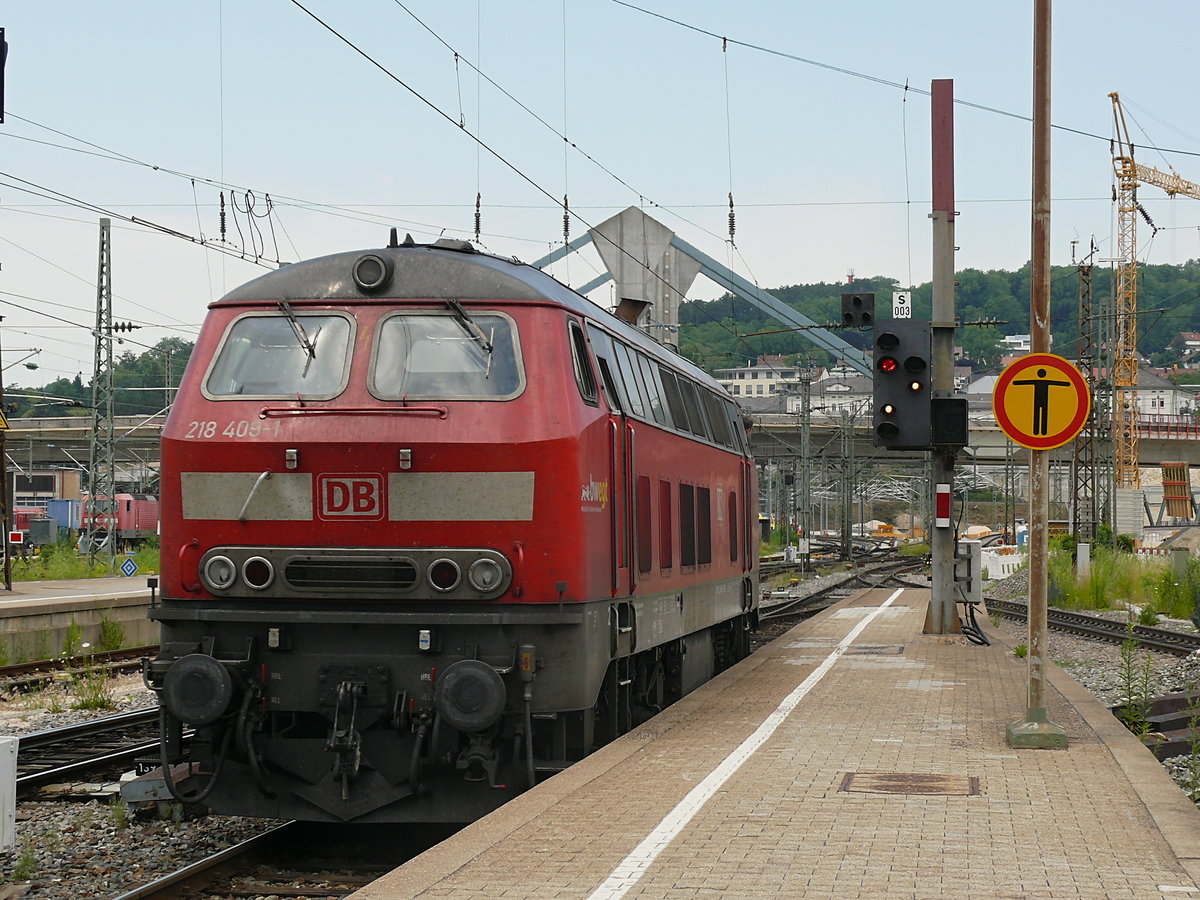 218 409 welche am 1.7. um 14:42 Uhr mit dem RE 4222 aus Biberach (Riß) kam, rangiert hier gerade zur Fahrzeuginstandhaltung in Ulm.