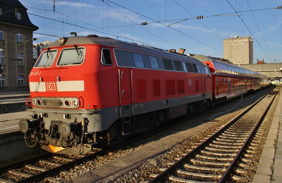 218 411-7 hat am Abend des 14.8.2017 mit dem RE57595 von Buchloe den Münchener Hauptbahnhof erreicht.