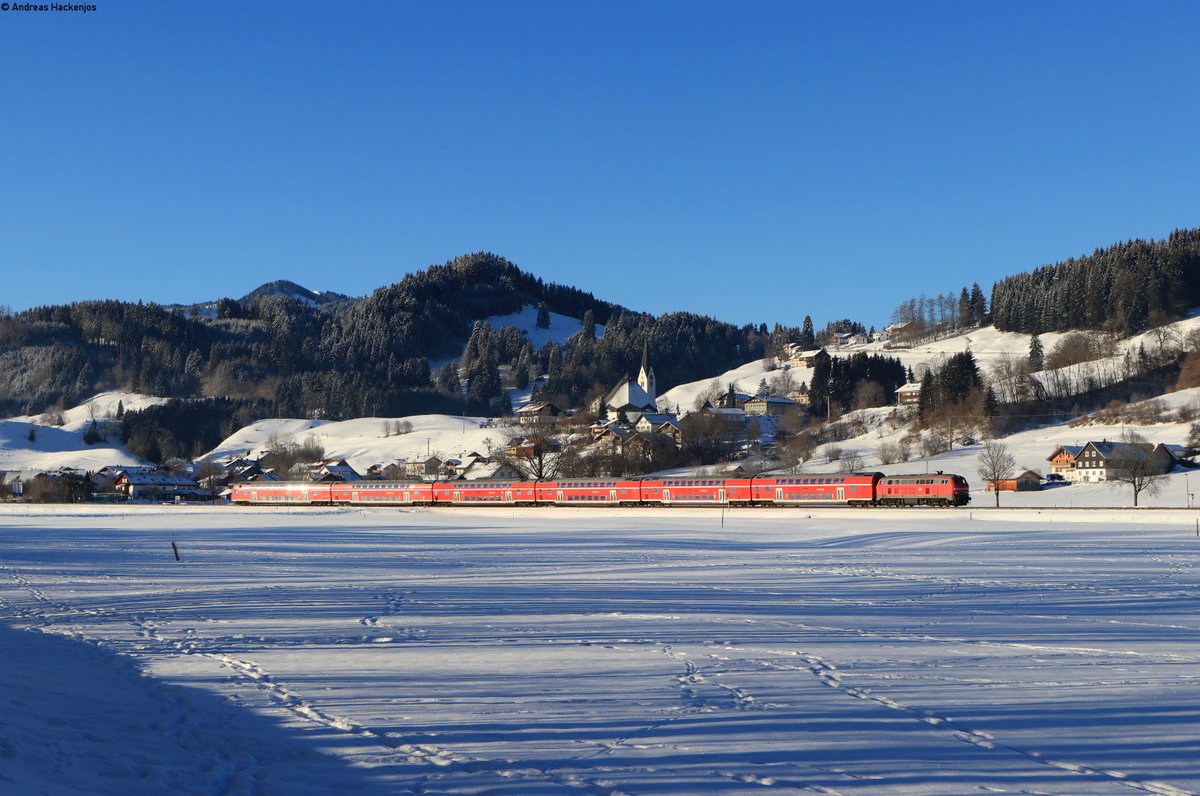 218 411-7 mit dem RE 3893 (Oberstdorf-München Hbf) bei Blaichach 14.2.21