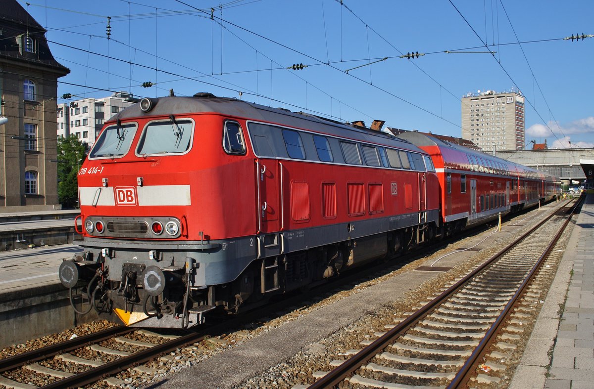 218 414-1 hat am 13.8.2017 den RE57399 von Füssen in den Münchener Hauptbahnhof geschoben.