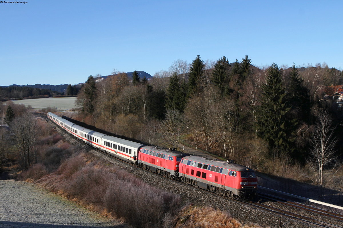 218 415-8 und 218 414-1 mit dem IC 2012  Allgäu  (Oberstdorf-Dortmund Hbf) bei Martinszell 29.12.19