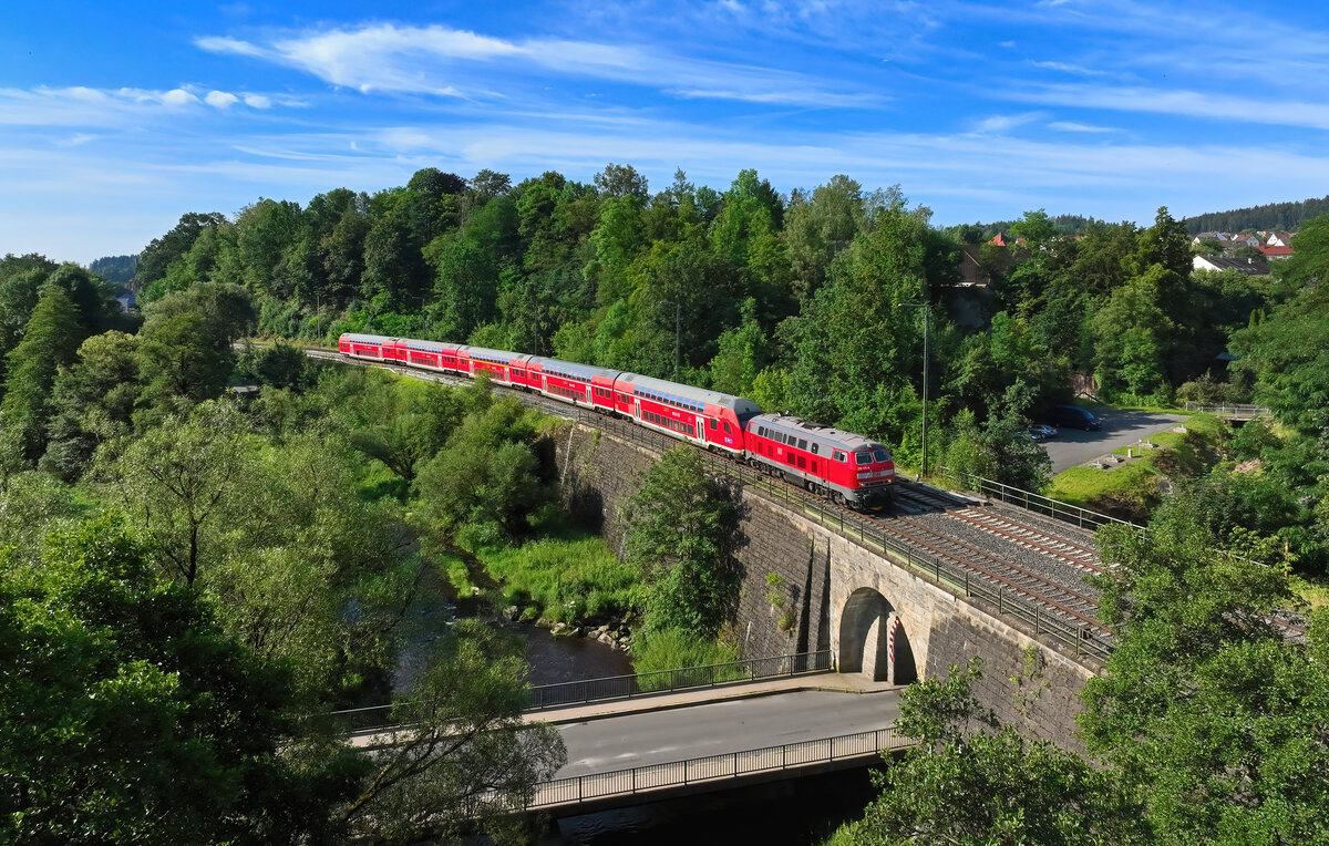 218 415 mit einem RE2 am 15.07.2024 bei Windischeschenbach.