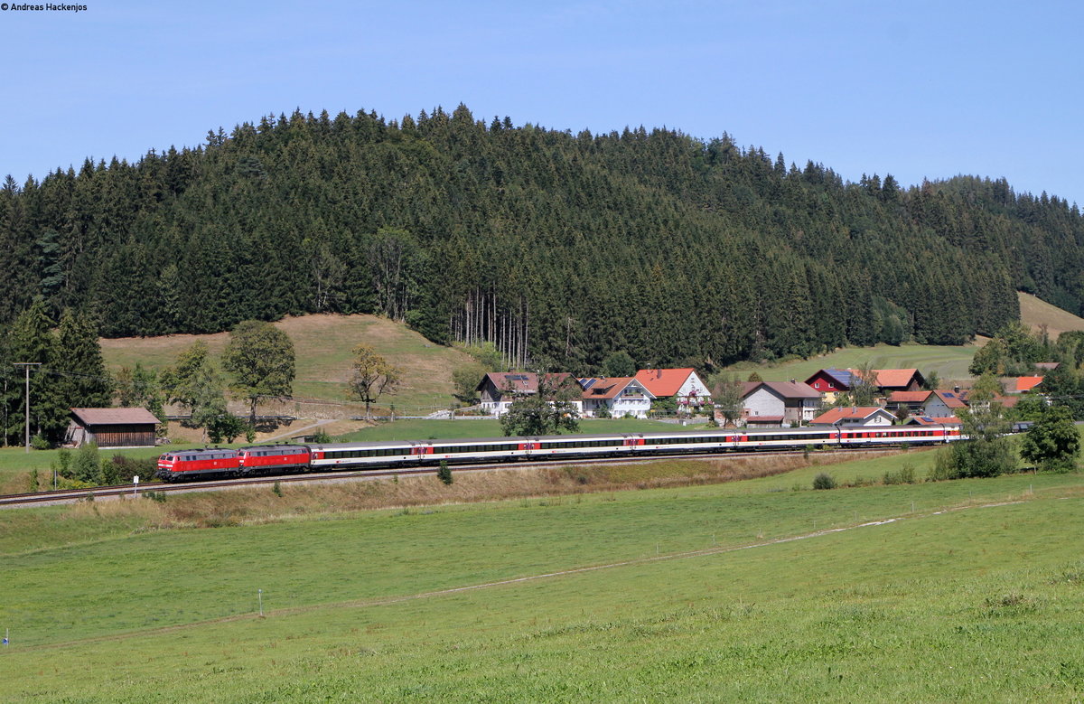 218 416-6 und 218 403-4 mit dem EC 194 (München Hbf-Zürich HB) bei Harbatshofen 29.8.18