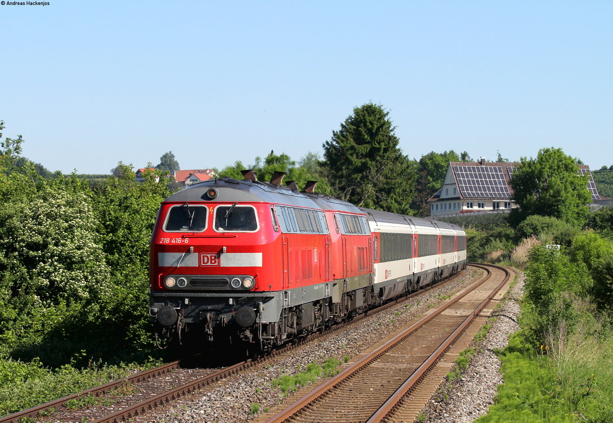 218 416-6 und 218 452-1 mit dem EC 196 (München Hbf-Zürich HB) bei Bodolz 27.5.17