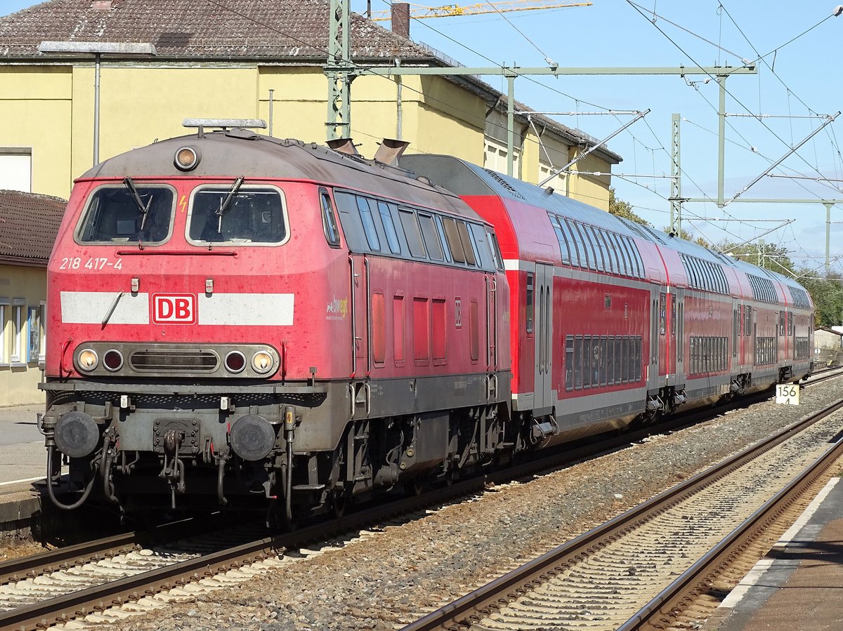 218 417 mit RE in Richtung Ravensburg am 08.10.20 in Aulendorf.