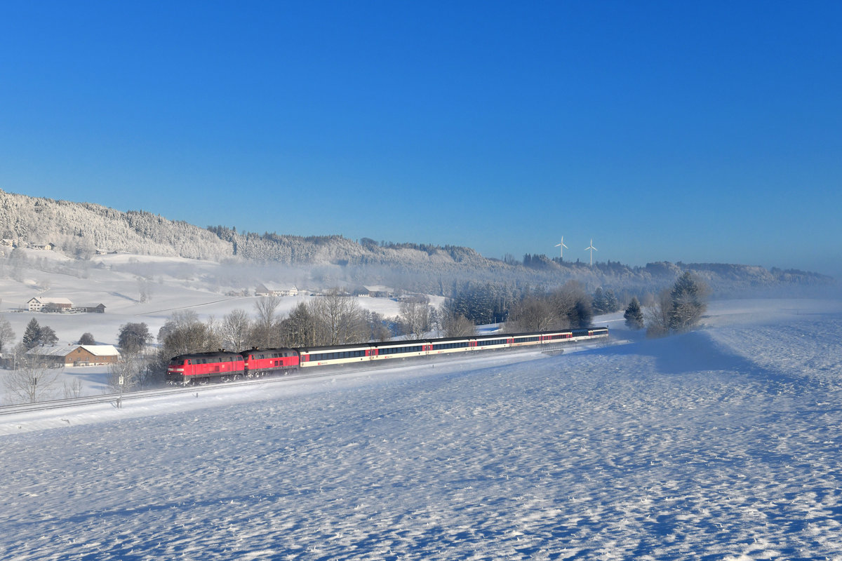 218 418 + 218 422 mit EC 196 am 13.02.2018 bei Ellenberg. 
