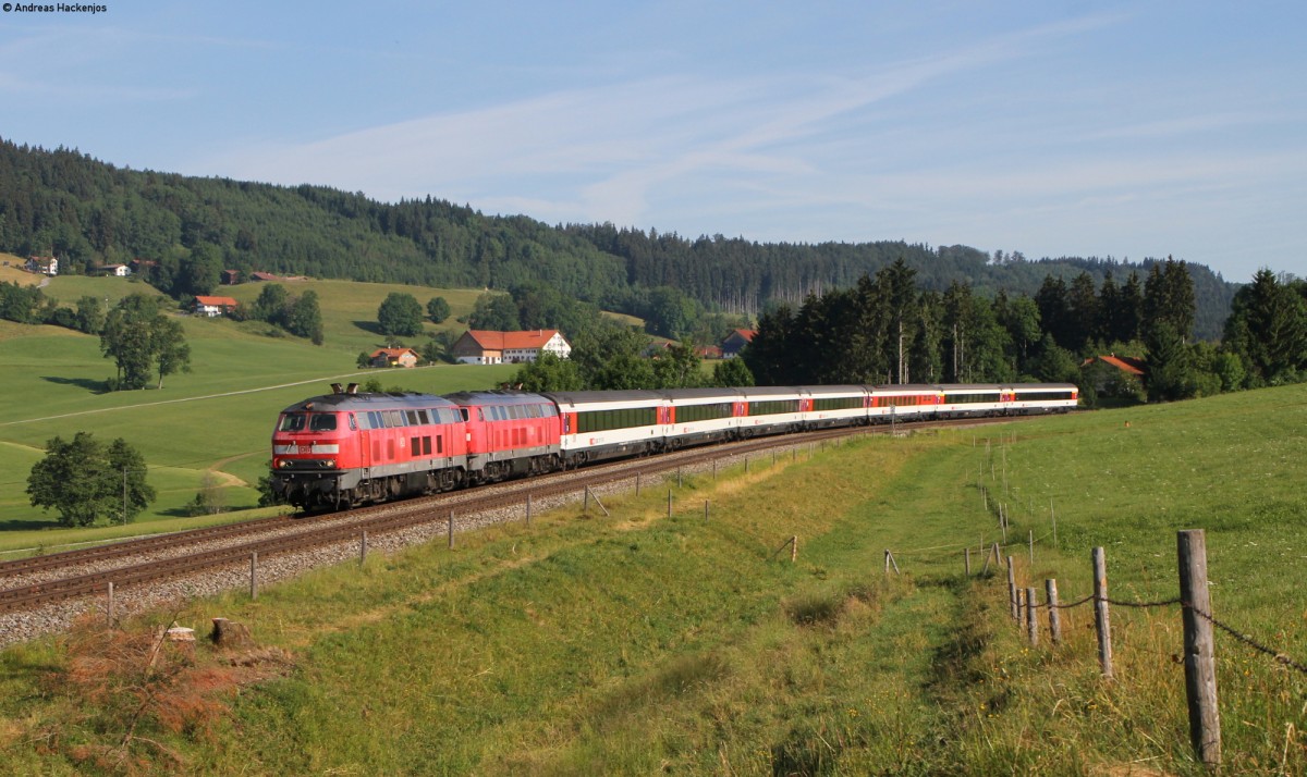 218 418-2 und 218 426-5 mit dem EC 196 (München Hbf-Zürich HB) bei Ellenberg 22.6.14