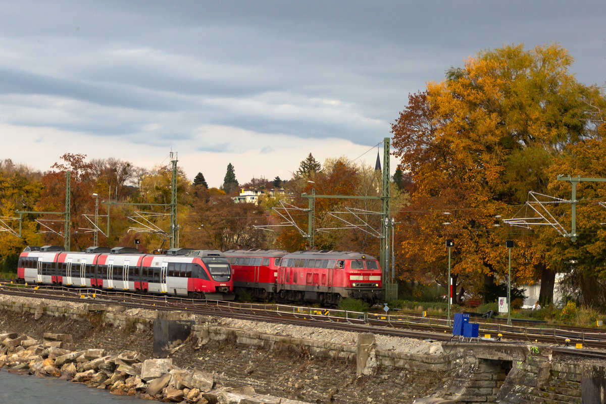 218-418-8 und 4024-054-1 auf dem Bahndamm Lindau. 30.10.20