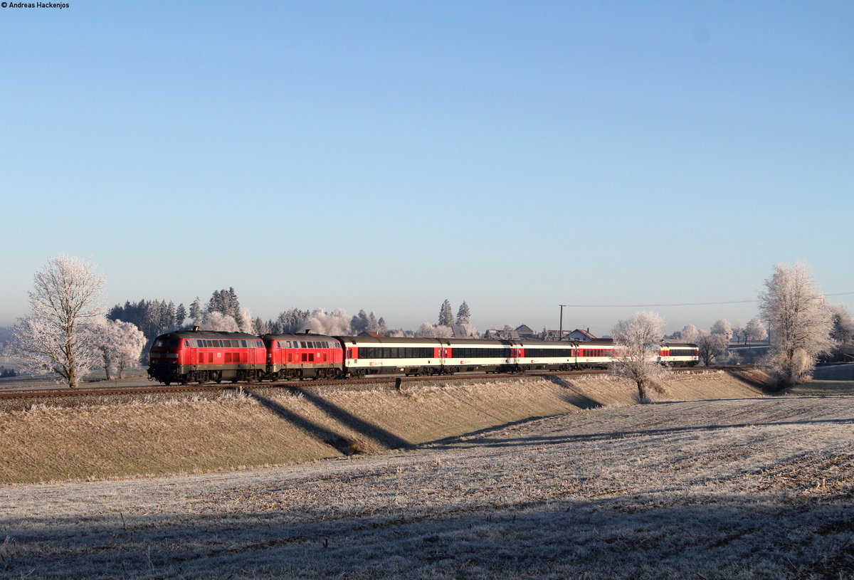 218 423-2 und 218 463-8 mit dem EC 196 (München Hbf-Zürich HB) bei Riedhirsch 2.1.20