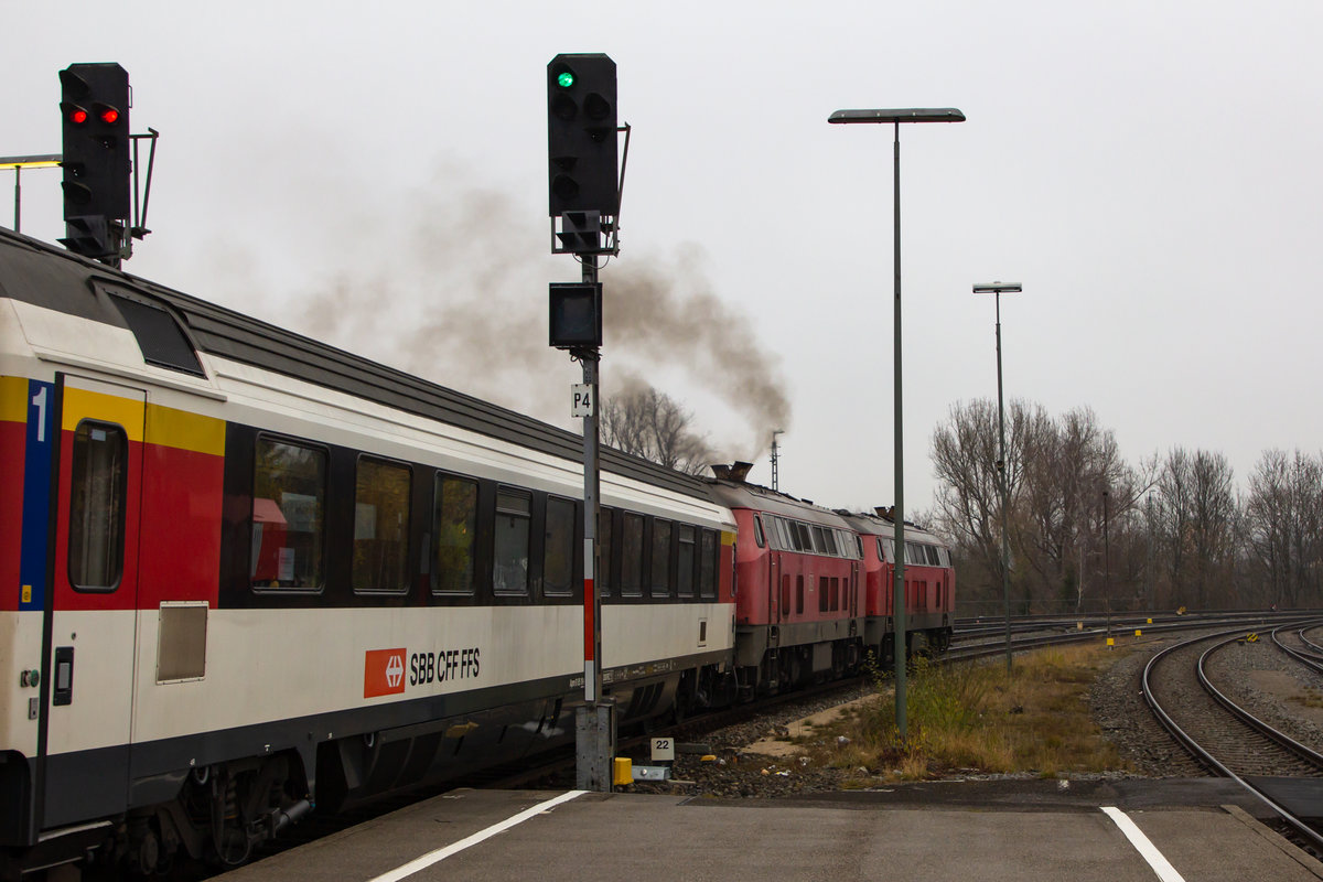 218 423-2 am EuroCity EC 191 bei der Ausfahrt in Kempten Hbf. 