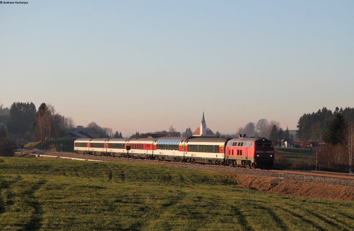218 424-0 mit dem EC 195 (Zürich HB-München Hbf) bei Riedhirsch 6.1.20