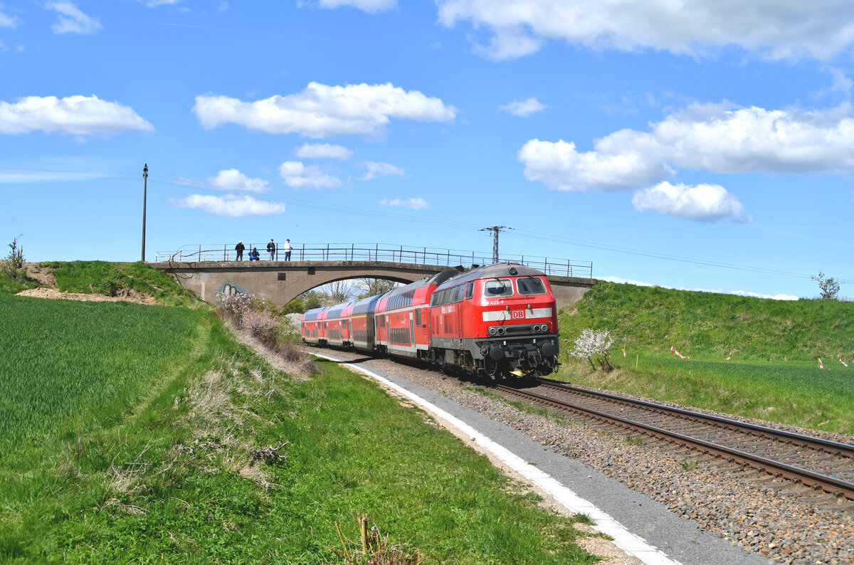 218 425 mit RE 56857 L�beck Hbf - Bad Kleinen am 26.April 2026 bei Naschendorf.