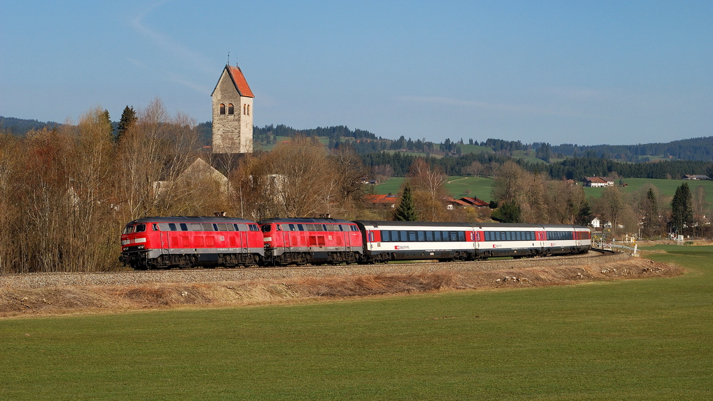 218 426 und 444 mit EC 196 in Stein i.Allgäu (28.03.2014)