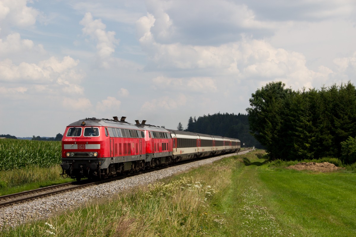 218 426-5 & eine Unbekannte 218 mit dem EC 194 (München Hbf - Zürich HB) zwischen Stetten (Schwab) und Sontheim (Schwab) am 24.07.14