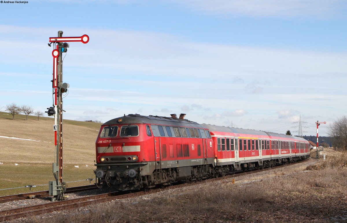 218 427-3 mit dem RE 26389 (Villingen(Schwarzw)-Neustadt(Schwarzw)) in Döggingen 8.3.18