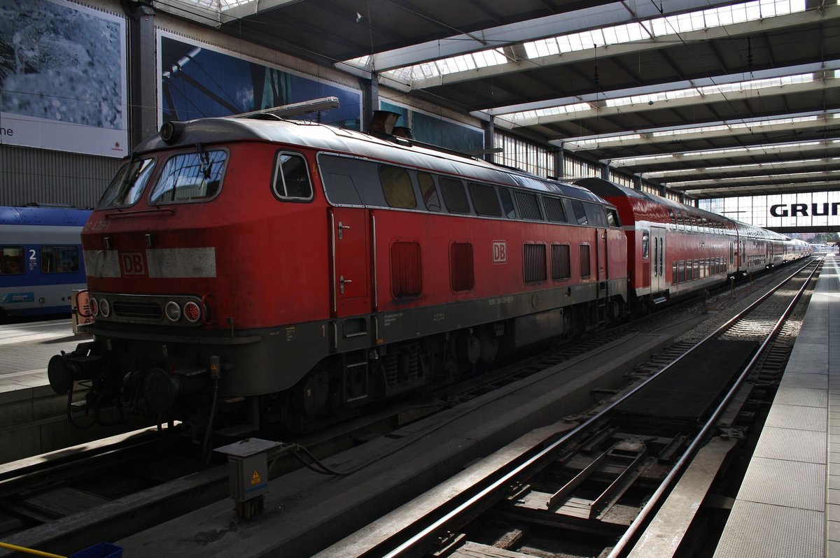 218 428-1 steht am 14.8.2017 mit der RB27051 nach Mühldorf(Oberbay) im Münchener Hauptbahnhof bereit.