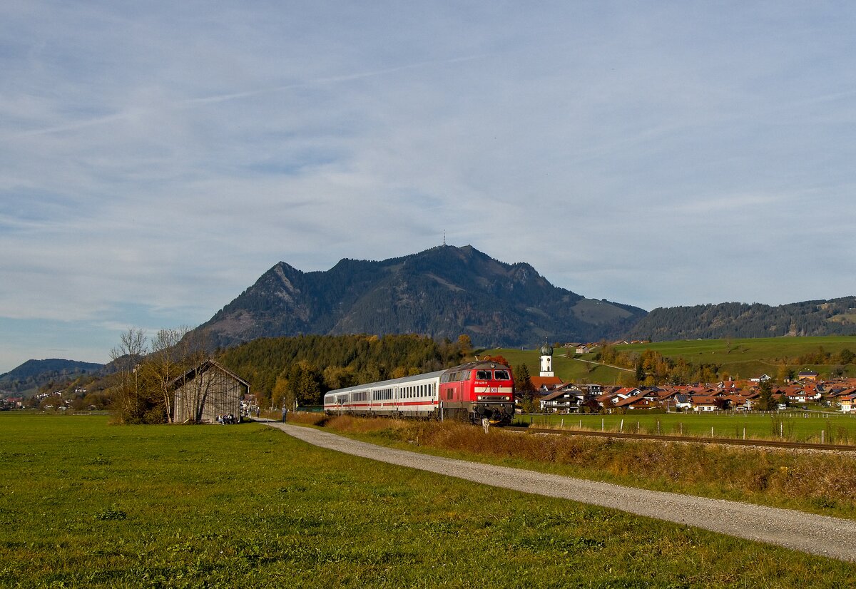 218 429-9 mit dem Intercity 2085  Allgäu  in Altstädten (16.10.2022)