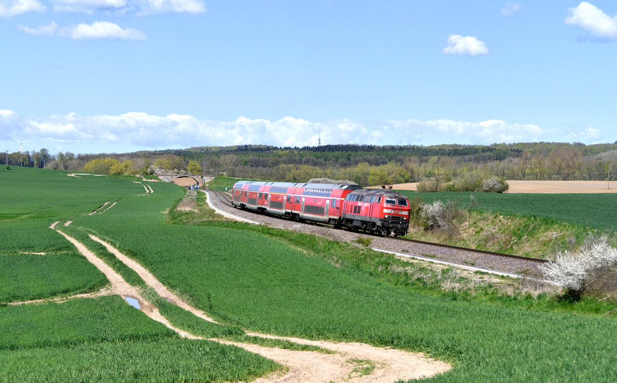 218 429 mit RE 56855 L�beck Hbf - Bad Kleinen am 26.April 2026 bei Naschendorf
