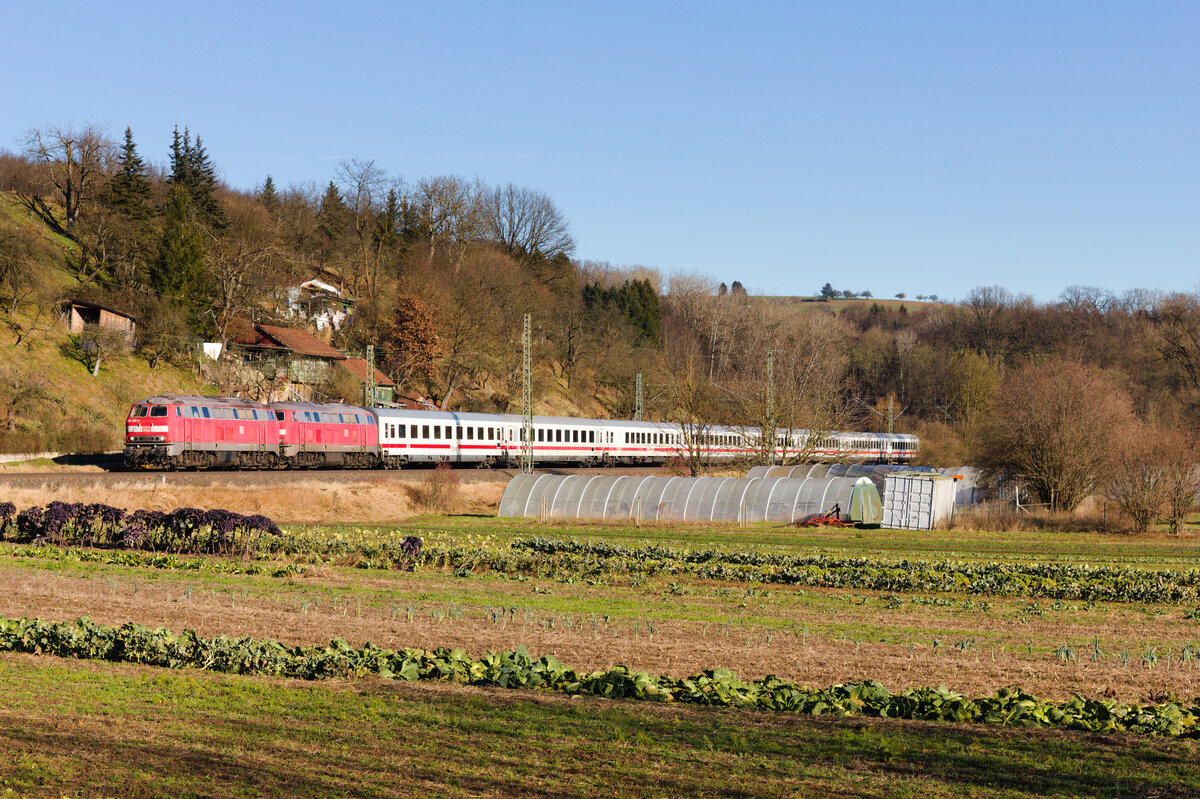 218 429+411 mit IC 2012 Oberstdorf-Bochum am 31.12.2021 zwischen Ebersbach und Reichenbach. 