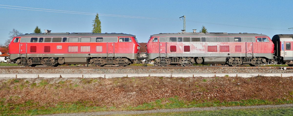 218 430-7 und 218 403-4 mit dem EC 196, München - Zürich am 27.11.2020 in Hergatz.