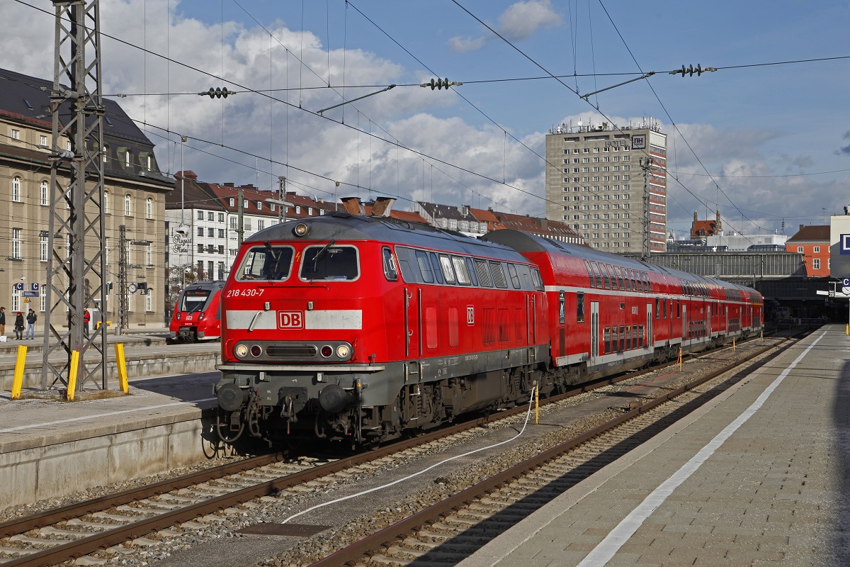 218 430 in München Hbf. Starnbergerbahnhof am 2.03.2017.