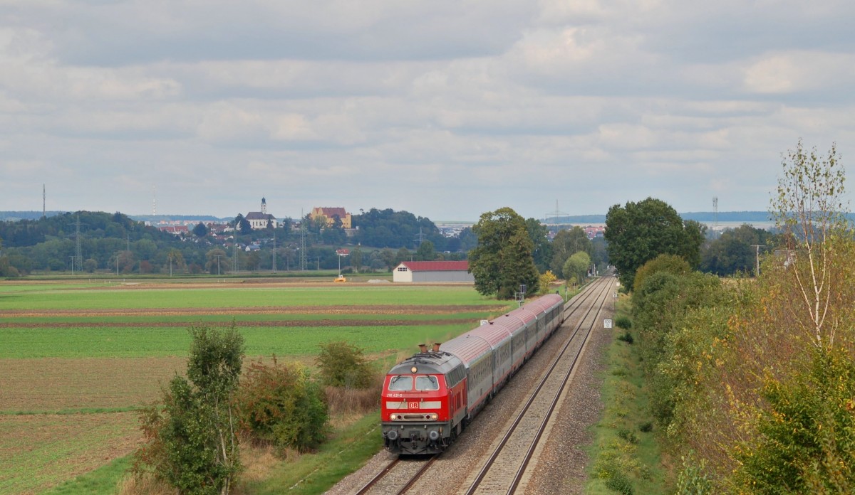 218 431-5 mit IC 119, Stuttgart Hbf - Innsbruck Hbf, zwischen Erbach(Württ) und Laupheim. 25.09.2015