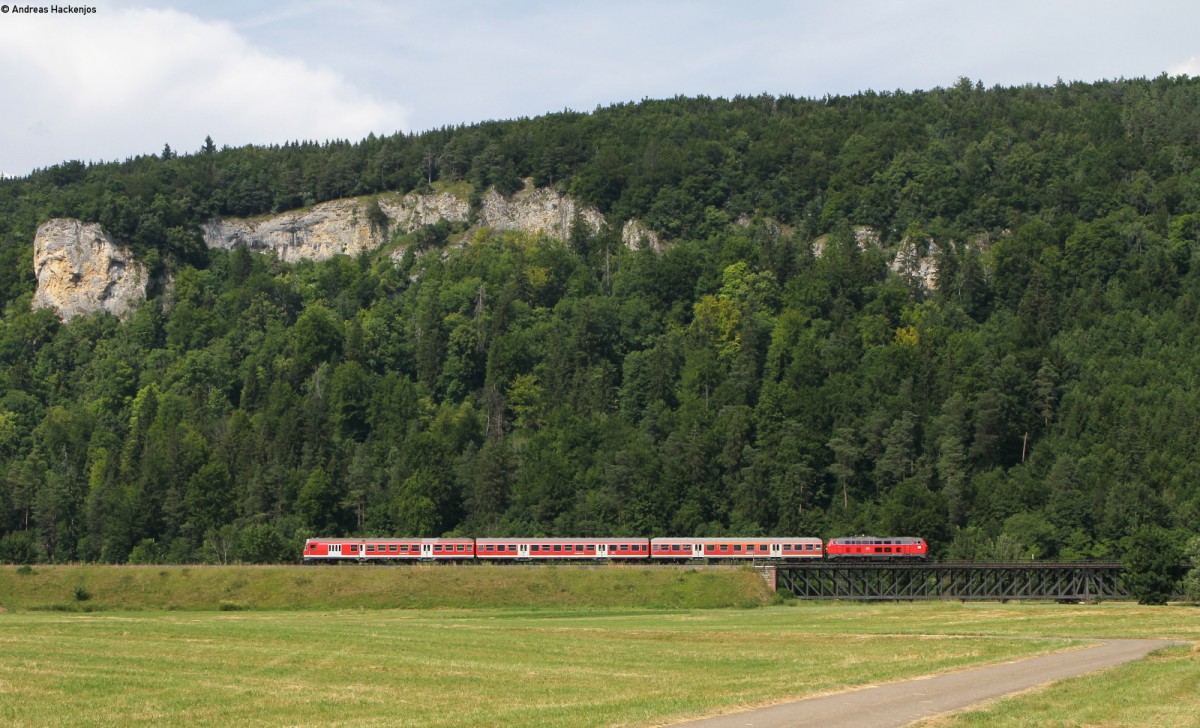 218 432-3 mit dem IRE 3215 (Neustadt(Schwarzw)-Ulm Hbf) bei Fridingen 4.7.15