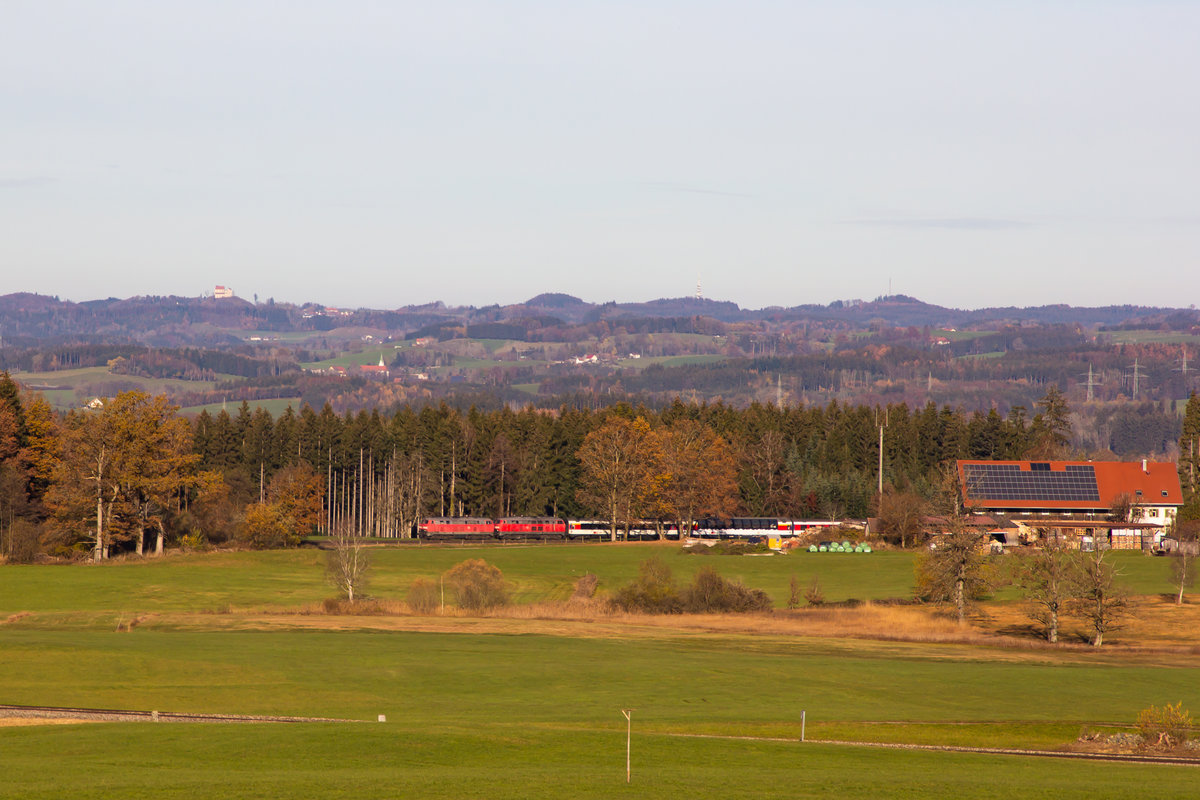 218 433 und 403 am EuroCity EC 191 nahe Opfenbach. 14.11.20
