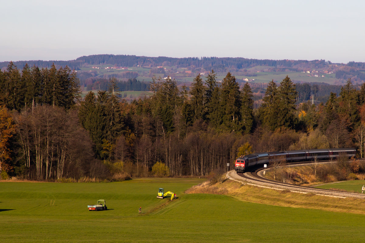 218 433 und 403 am EuroCity EC 191 nahe Opfenbach/Mellatz. 14.11.20